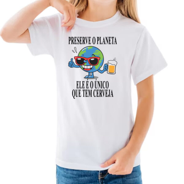 Camiseta Infanto Juvenil Preserve o planeta ele tem cerveja - Imagem 3