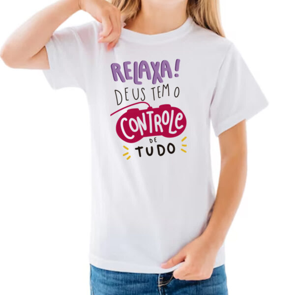 Camiseta Infanto Juvenil Religioso relaxa Deus no controle - Imagem 3