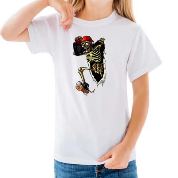 Camiseta Infanto Juvenil Caveira jovem rasgando camiseta - Imagem 3