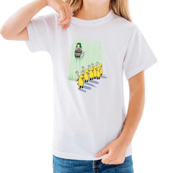 Camiseta Infanto Juvenil Chaves descendo as cataratas em um barril - Imagem 3