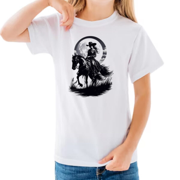 Camiseta Infanto Juvenil Cowgirl silhueta ao luar - Imagem 3