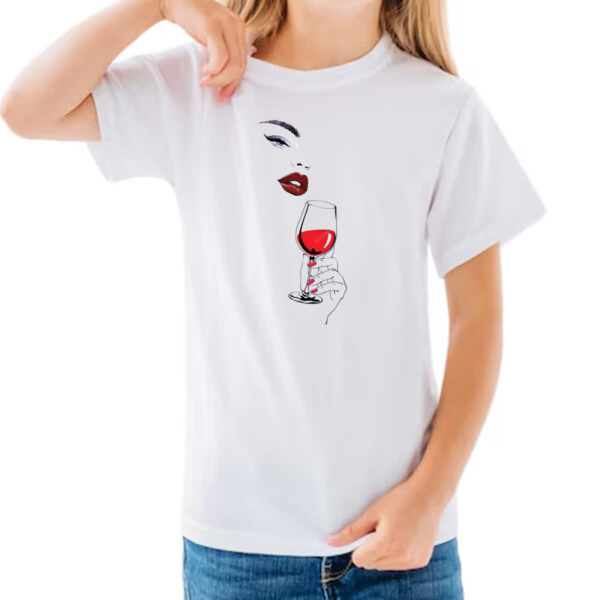 Camiseta Infanto Juvenil Diva com uma taca de vinho - Imagem 3