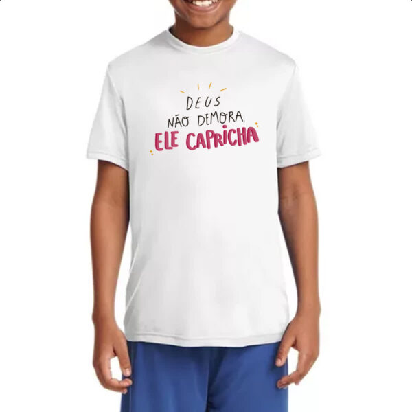 Camiseta Infanto Juvenil Religioso Deus nao demora capricha - Imagem 4
