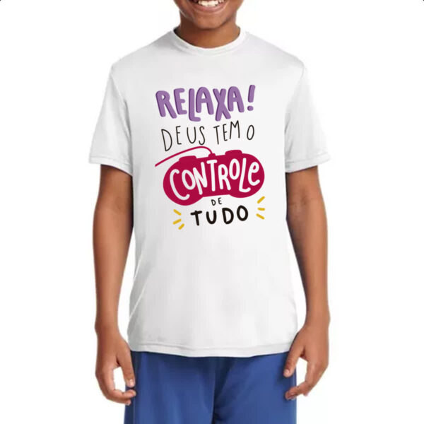 Camiseta Infanto Juvenil Religioso relaxa Deus no controle - Imagem 4