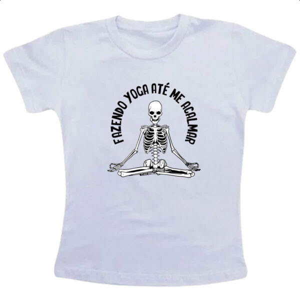Camiseta Infanto Juvenil Fazendo yoga ate me acalmar