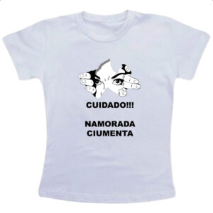 Camiseta Infanto Juvenil Cuidado - Namorada ciumenta olhando