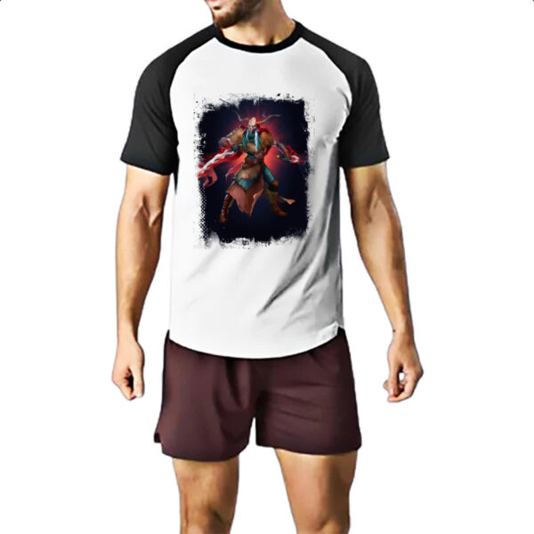 Camiseta Raglan Empires and Puzzles Heroi Escavador de Tumulos - Imagem 2