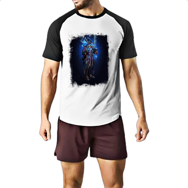 Camiseta Raglan Empires and Puzzles Heroi Finley Traje - Imagem 2