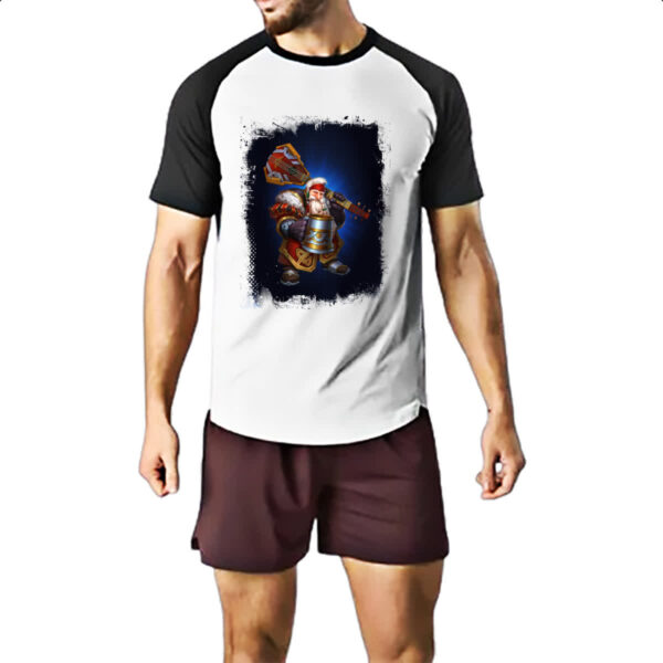 Camiseta Raglan Empires and Puzzles Heroi Kiril Traje - Imagem 2