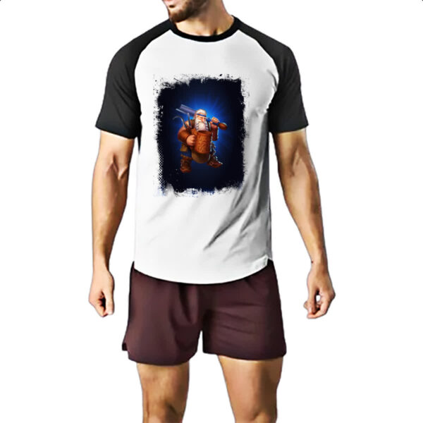Camiseta Raglan Empires and Puzzles Heroi Kiril Traje 2 - Imagem 2