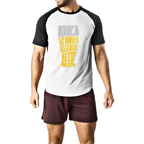 Camiseta Raglan Nunca fiz amigos com leite - Imagem 2