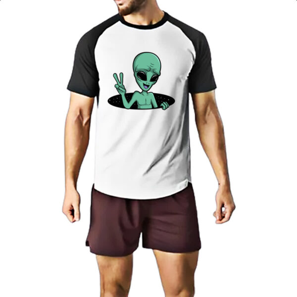 Camiseta Raglan Alien Paz e amor buraco negro - Imagem 2
