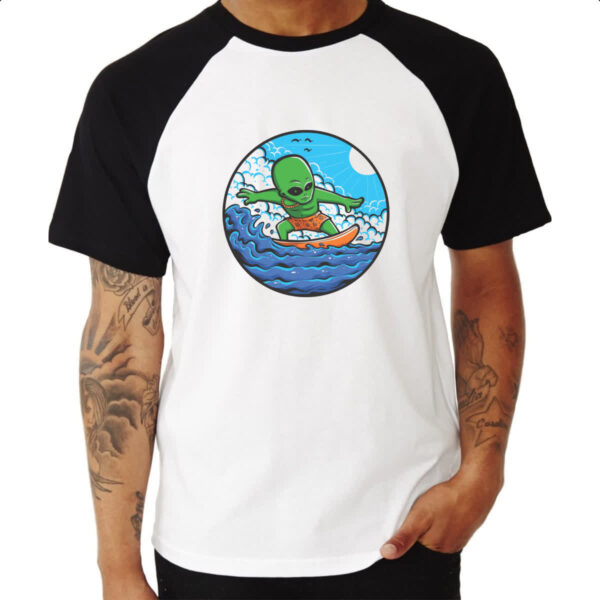 Camiseta Raglan Alien Surfista - Imagem 3