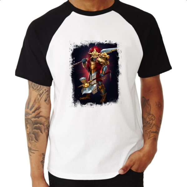 Camiseta Raglan Empires and Puzzles Heroi Aruna Traje - Imagem 3