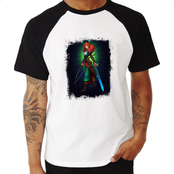 Camiseta Raglan Empires and Puzzles Heroi Evelyn - Imagem 3