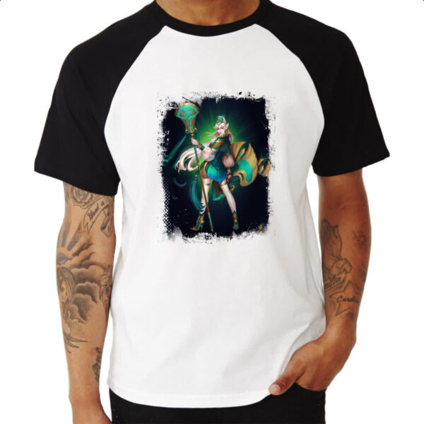Camiseta Raglan Empires and Puzzles Heroi Kadilen Traje - Imagem 3