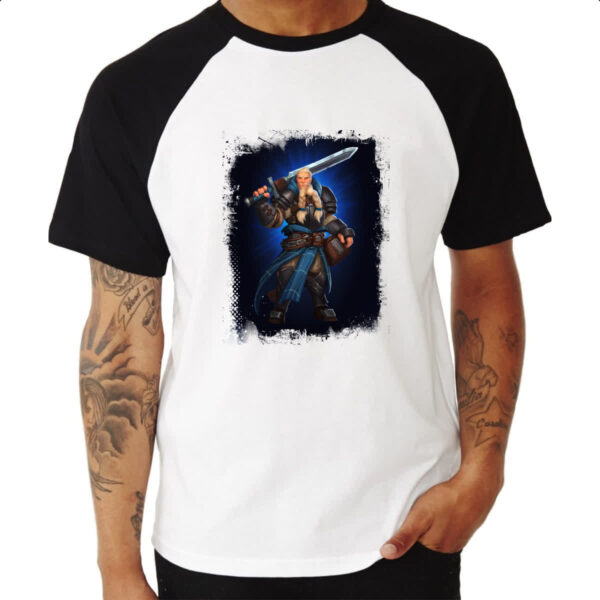 Camiseta Raglan Empires and Puzzles Heroi Rei Arthur - Imagem 3