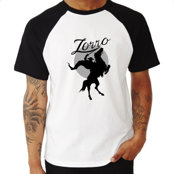 Camiseta Raglan Zorro sob a lua - Imagem 3