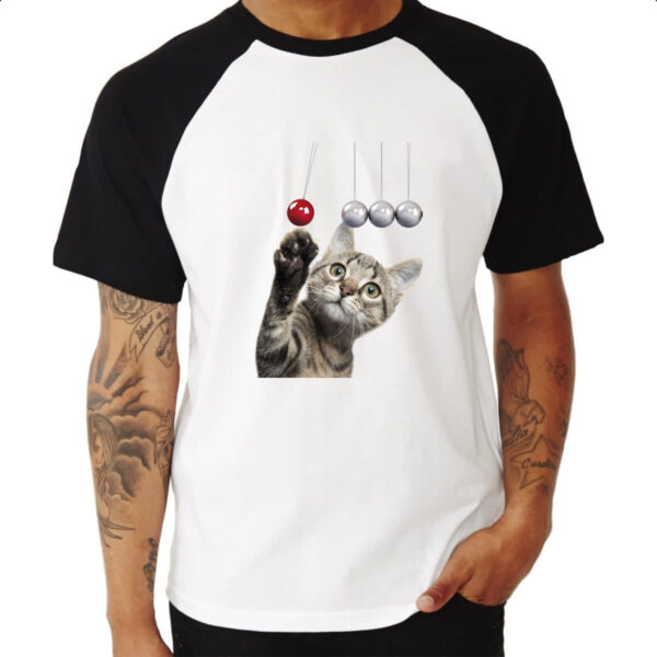 Camiseta Raglan Gatinho brincando com pendulo - Imagem 3