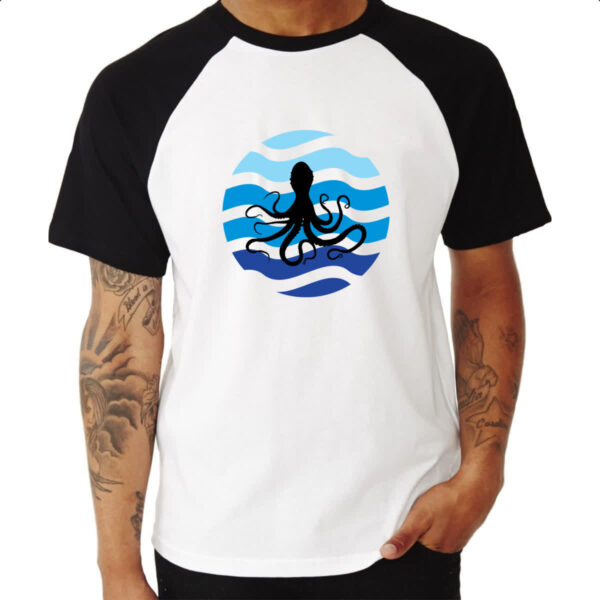 Camiseta Raglan Animais marinhos polvo silhueta sunset - Imagem 3