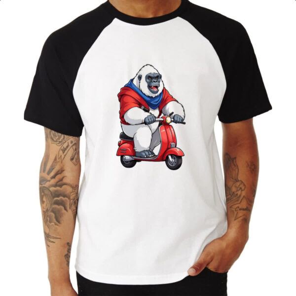 Camiseta Raglan Gorila albino na scooter - Imagem 3