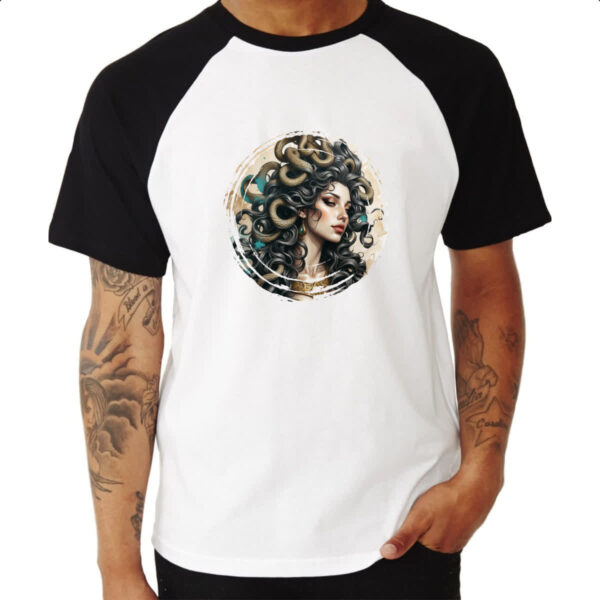 Camiseta Raglan Medusa beleza perigosa - Imagem 3