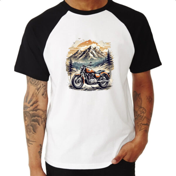 Camiseta Raglan Motocicleta vintage montanhas - Imagem 3