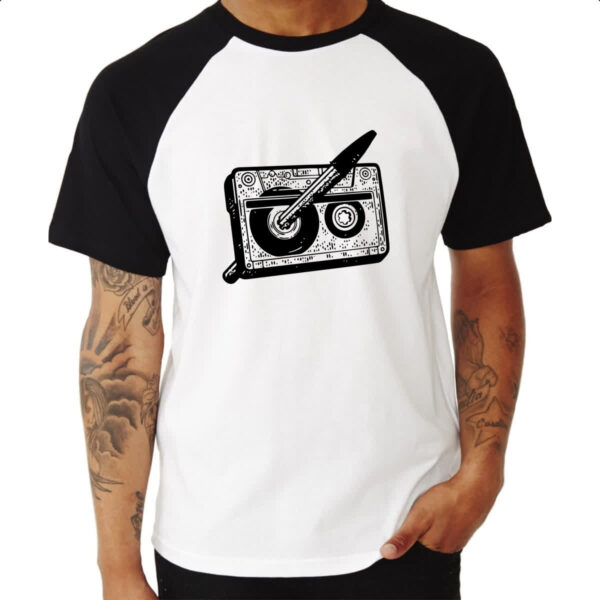 Camiseta Raglan Nostalgia Fita K7 e Caneta - Imagem 3