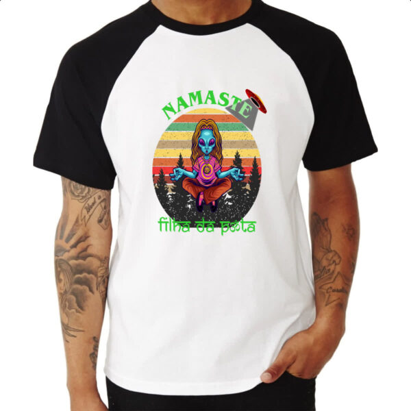 Camiseta Raglan Namaste Filha da p - Imagem 3