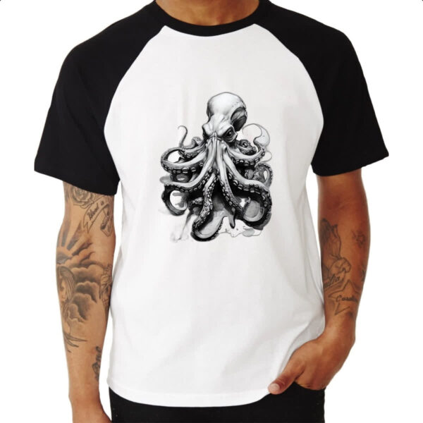 Camiseta Raglan Octopus desenho tatoo style - Imagem 3