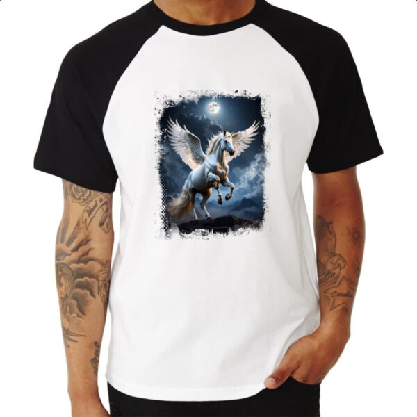 Camiseta Raglan Pegasus ao luar - Imagem 3