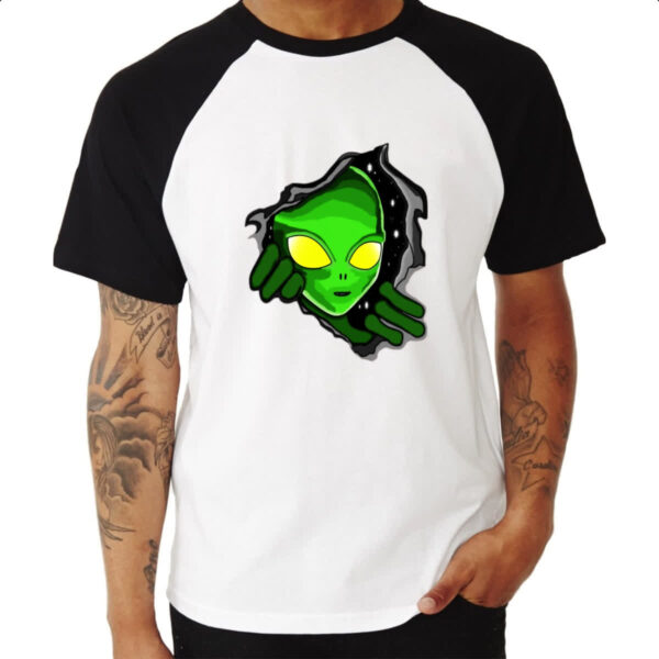 Camiseta Raglan Portal dimensional com alienigena - Imagem 3