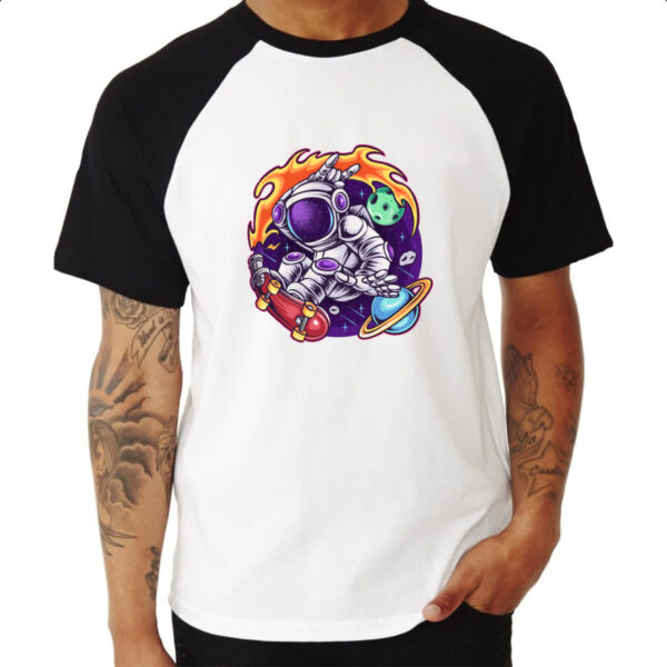 Camiseta Raglan Astronauta Skatista - Imagem 3
