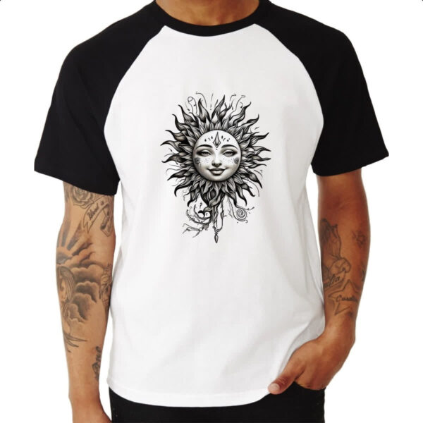 Camiseta Raglan Sol blackwork tatoo style - Imagem 3