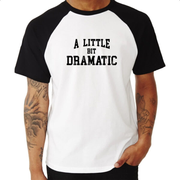Camiseta Raglan A little bit dramatic preta - Imagem 3