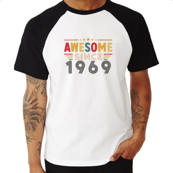 Camiseta Raglan Awesome since 1969 - Imagem 3