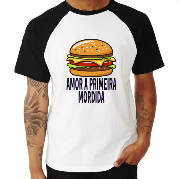 Camiseta Raglan Hamburguer amor a primeira mordida - Imagem 3