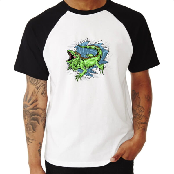 Camiseta Raglan Camaleao rasgando a camisa - Imagem 3