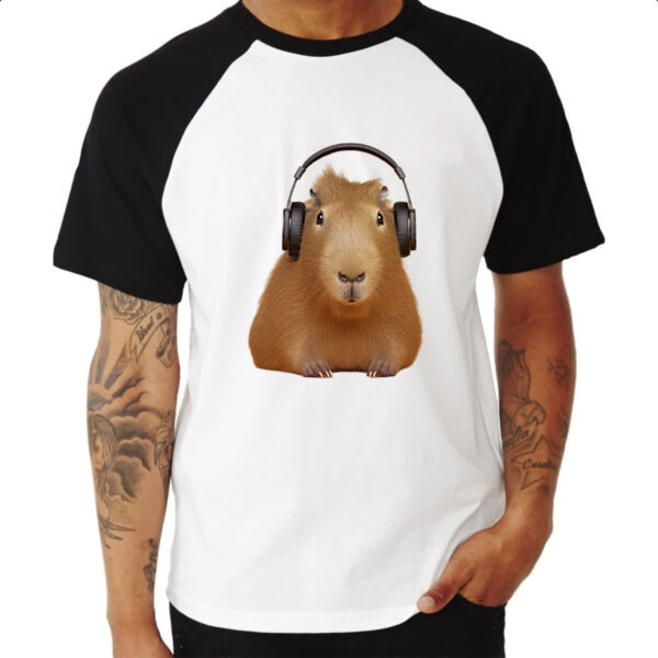 Camiseta Raglan Capivara headfone - Imagem 3