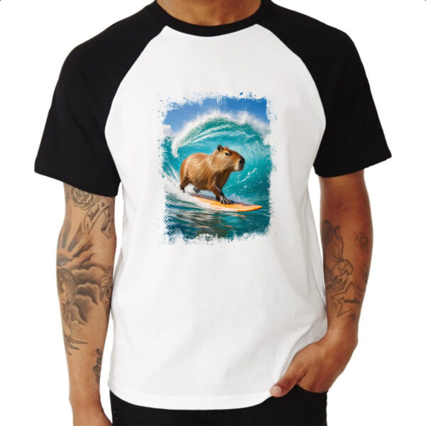 Camiseta Raglan Capivara surfando no Hawaii - Imagem 3