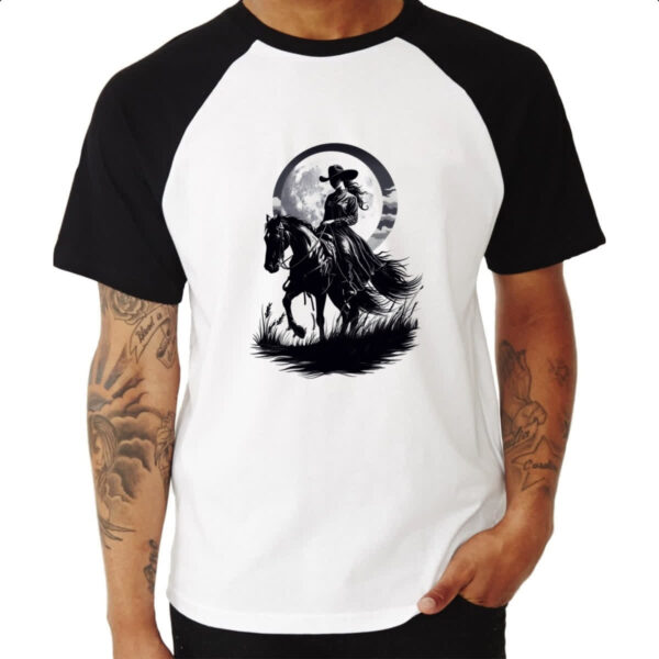 Camiseta Raglan Cowgirl silhueta ao luar - Imagem 3