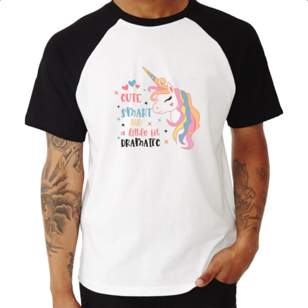 Camiseta Raglan Cute smart and a little bit dramatic - Imagem 3