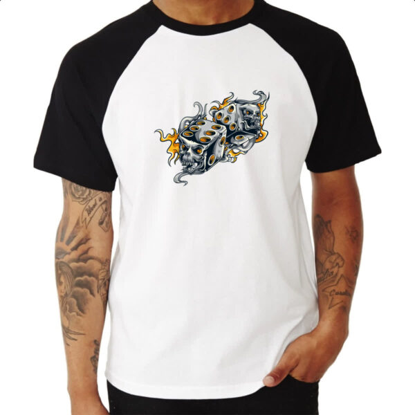 Camiseta Raglan Dados caveira flamejantes - Imagem 3