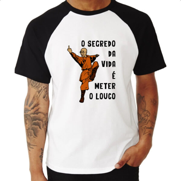 Camiseta Raglan Dalai Lama O segredo da vida e meter o louco - Imagem 3