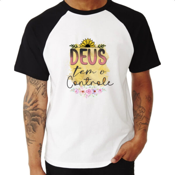 Camiseta Raglan Deus tem o controle - Imagem 3