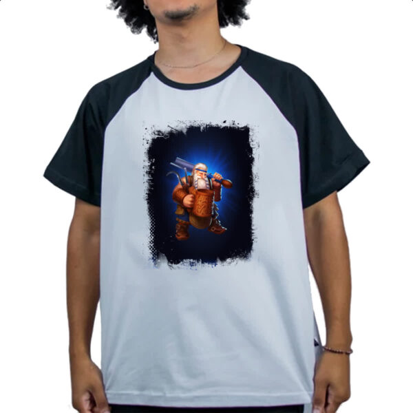 Camiseta Raglan Empires and Puzzles Heroi Kiril Traje 2 - Imagem 4