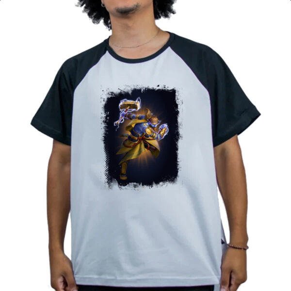 Camiseta Raglan Empires and Puzzles Heroi Thor Traje - Imagem 4