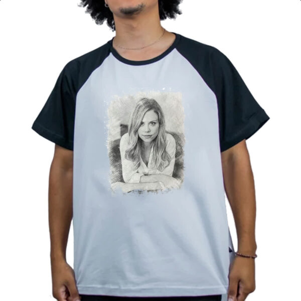 Camiseta Raglan Grimm Adalind a lapis - Imagem 4