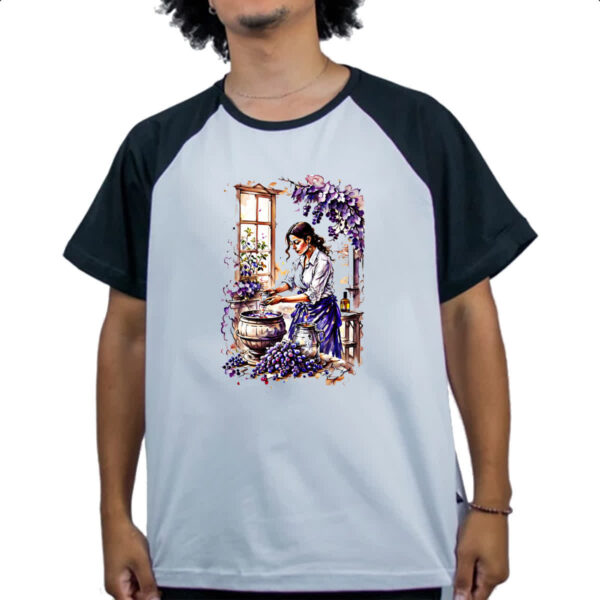 Camiseta Raglan Mulher fazendo pisco a mao - Imagem 4
