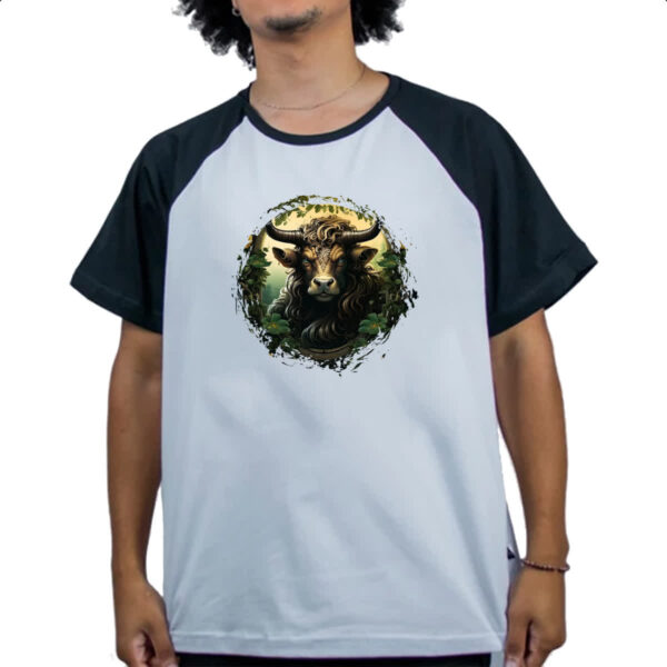 Camiseta Raglan Minotauro moldurado em folhas - Imagem 4